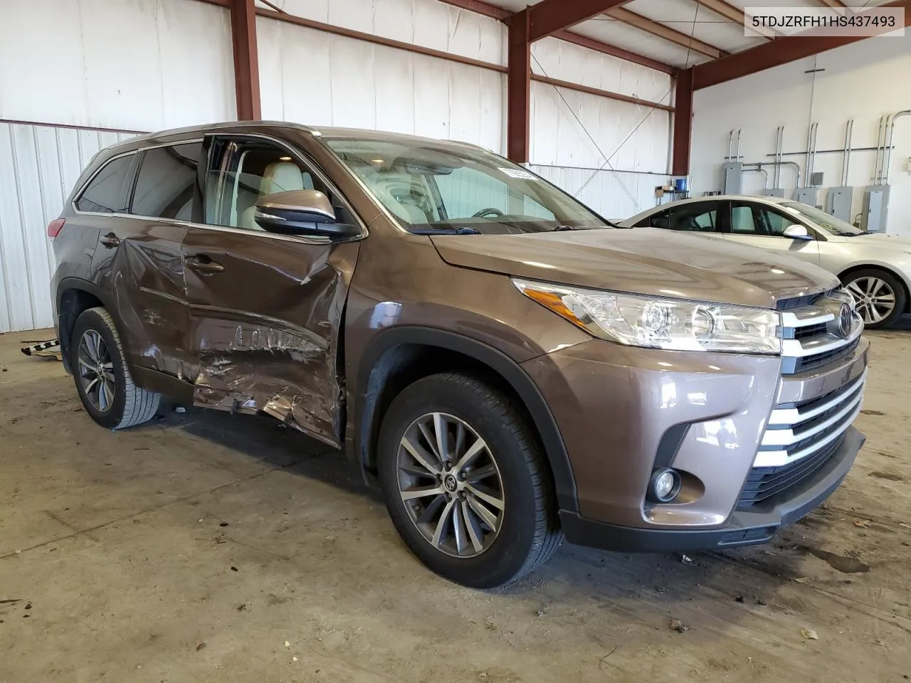 5TDJZRFH1HS437493 2017 Toyota Highlander Se