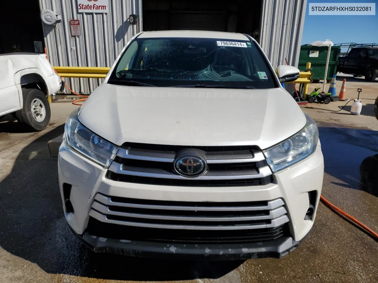 5TDZARFHXHS032081 2017 Toyota Highlander Le