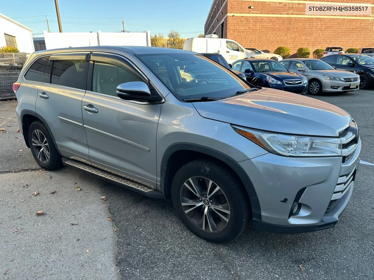 2017 Toyota Highlander Le VIN: 5TDBZRFH4HS358517 Lot: 81554154