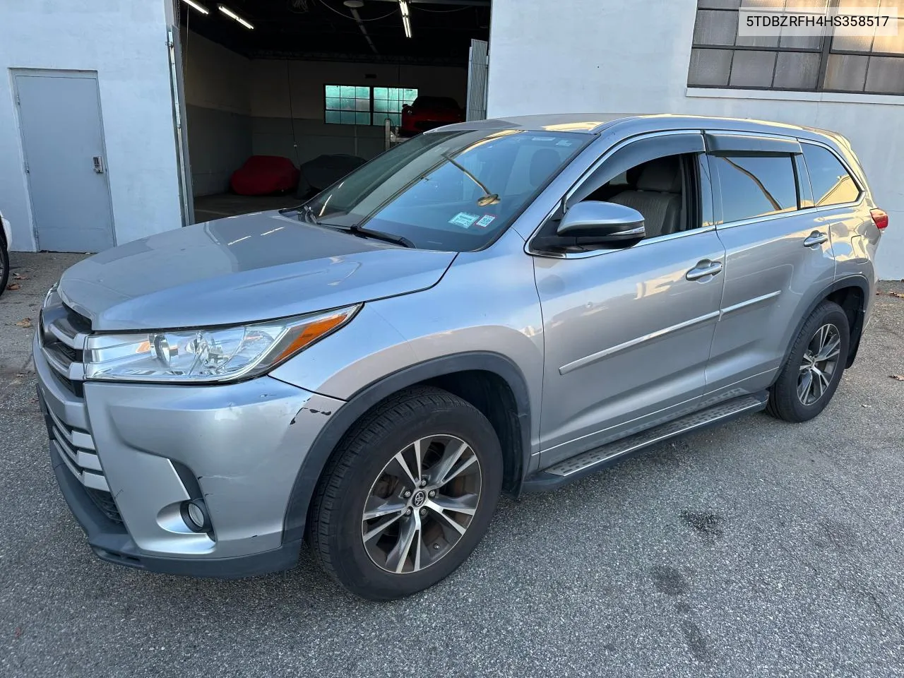 2017 Toyota Highlander Le VIN: 5TDBZRFH4HS358517 Lot: 81554154