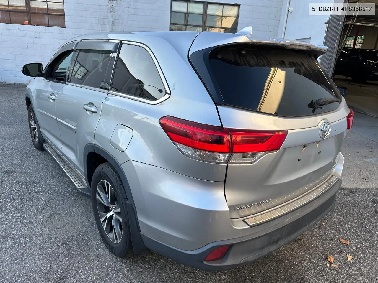 2017 Toyota Highlander Le VIN: 5TDBZRFH4HS358517 Lot: 81554154