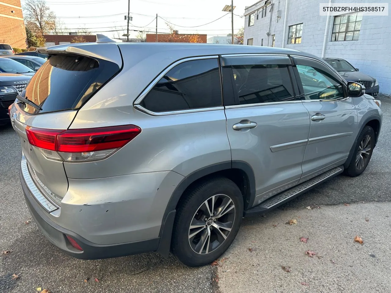 2017 Toyota Highlander Le VIN: 5TDBZRFH4HS358517 Lot: 81554154