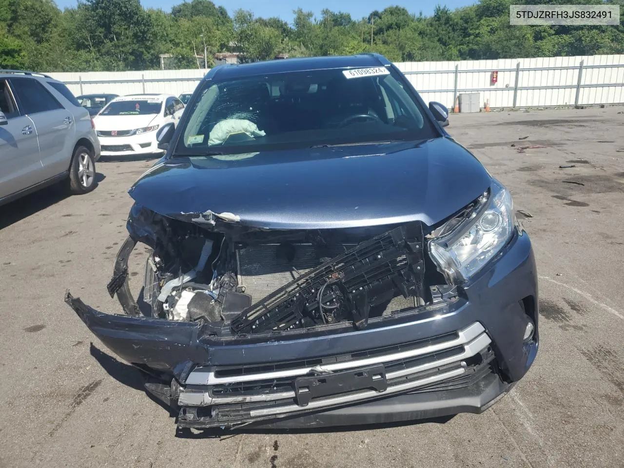 5TDJZRFH3JS832491 2018 Toyota Highlander Se