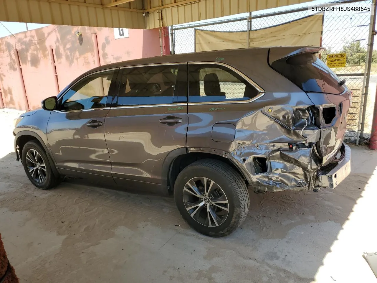 5TDBZRFH8JS488645 2018 Toyota Highlander Le