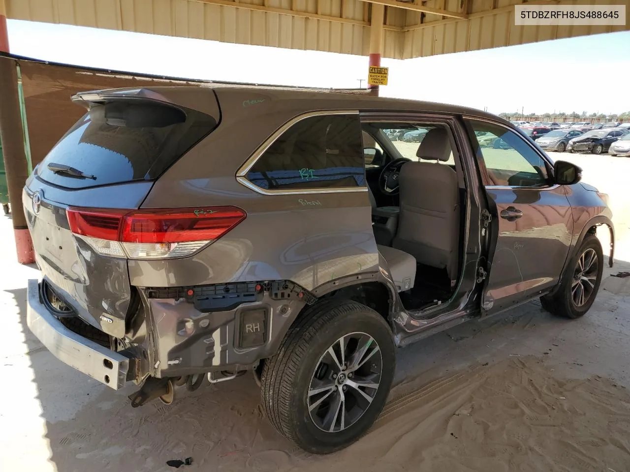 2018 Toyota Highlander Le VIN: 5TDBZRFH8JS488645 Lot: 61269744