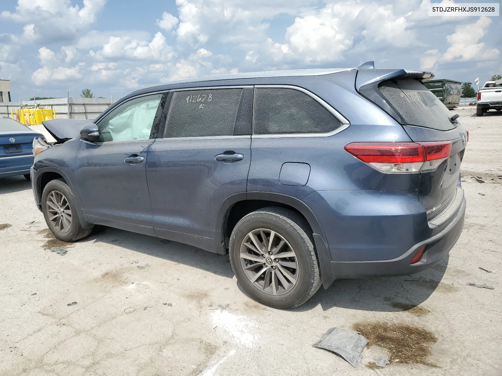 5TDJZRFHXJS912628 2018 Toyota Highlander Se