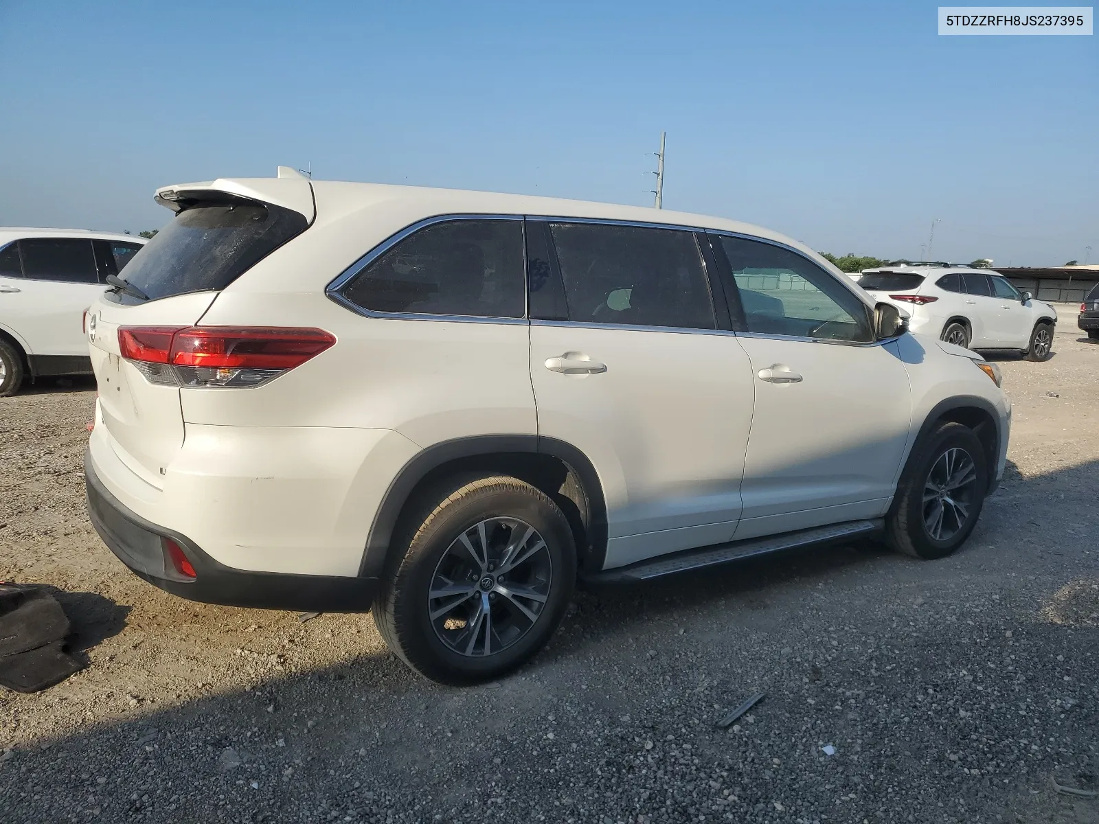 2018 Toyota Highlander Le VIN: 5TDZZRFH8JS237395 Lot: 64306914