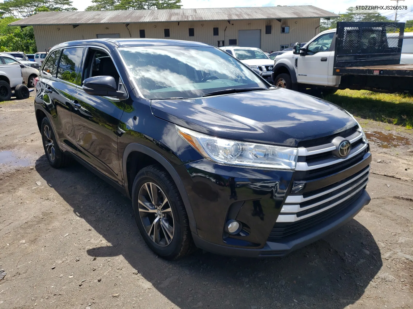 5TDZZRFHXJS260578 2018 Toyota Highlander Le