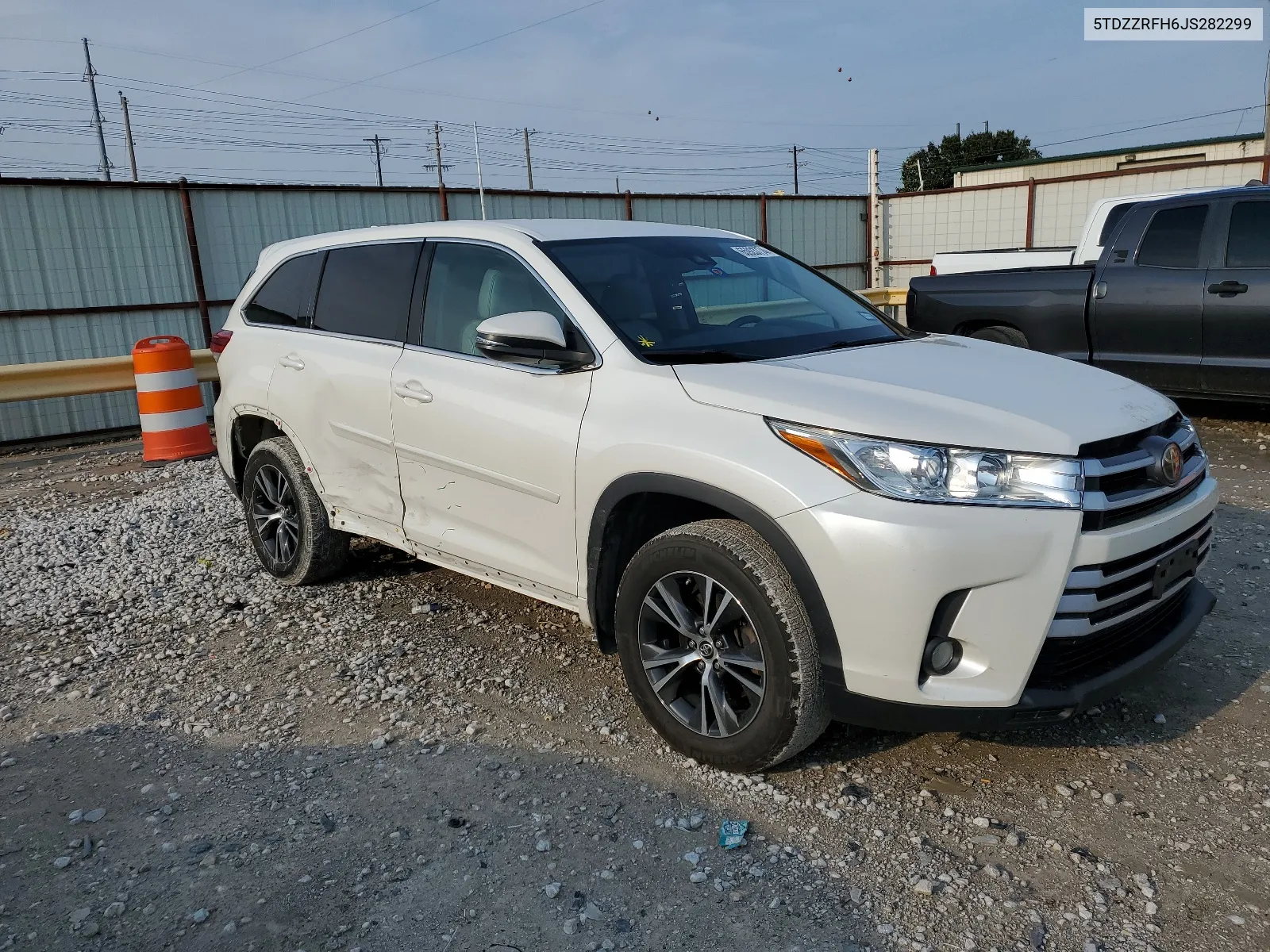 2018 Toyota Highlander Le VIN: 5TDZZRFH6JS282299 Lot: 65923774