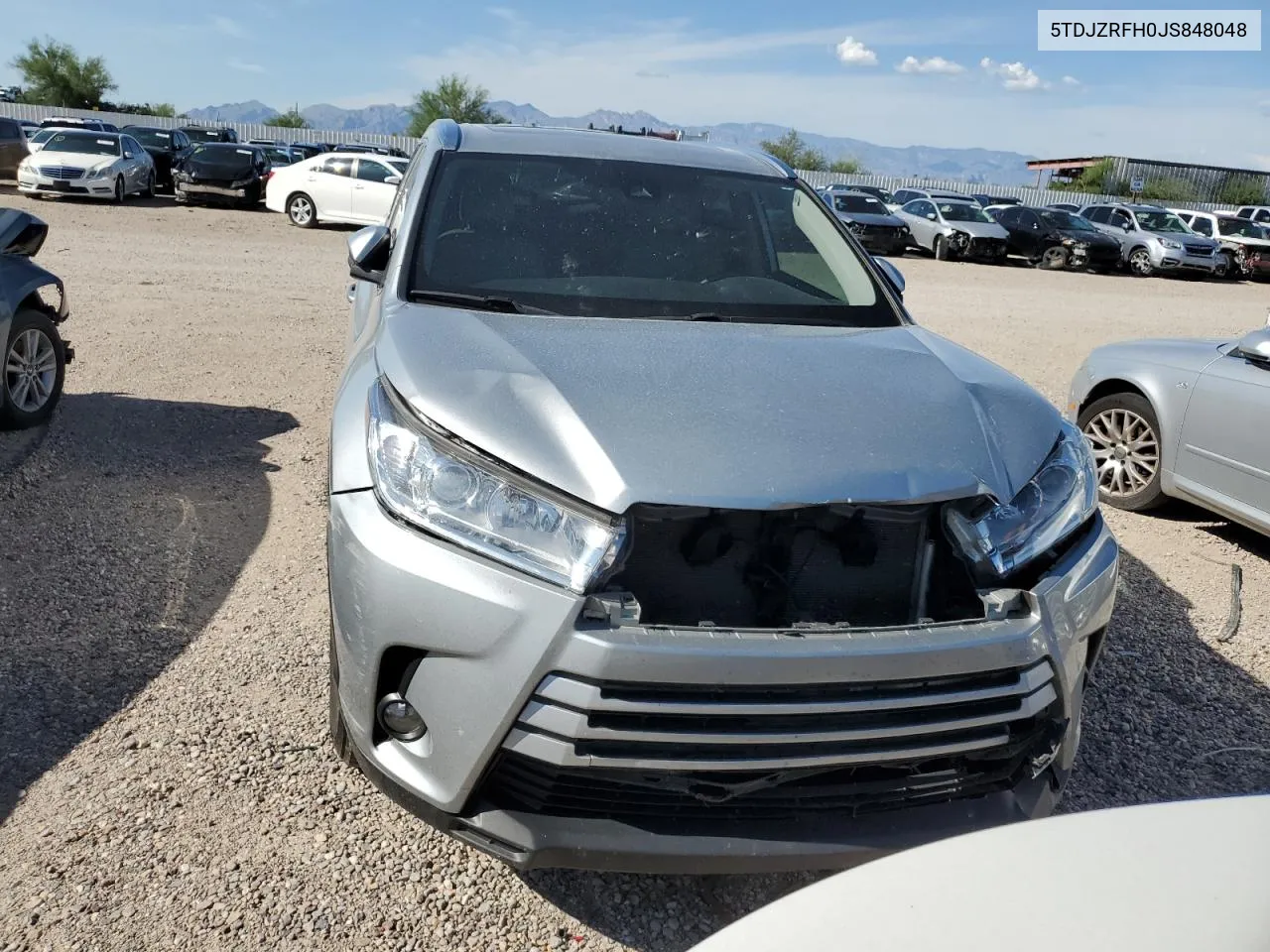 5TDJZRFH0JS848048 2018 Toyota Highlander Se