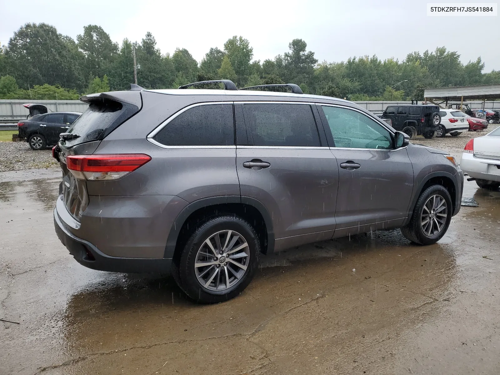 5TDKZRFH7JS541884 2018 Toyota Highlander Se