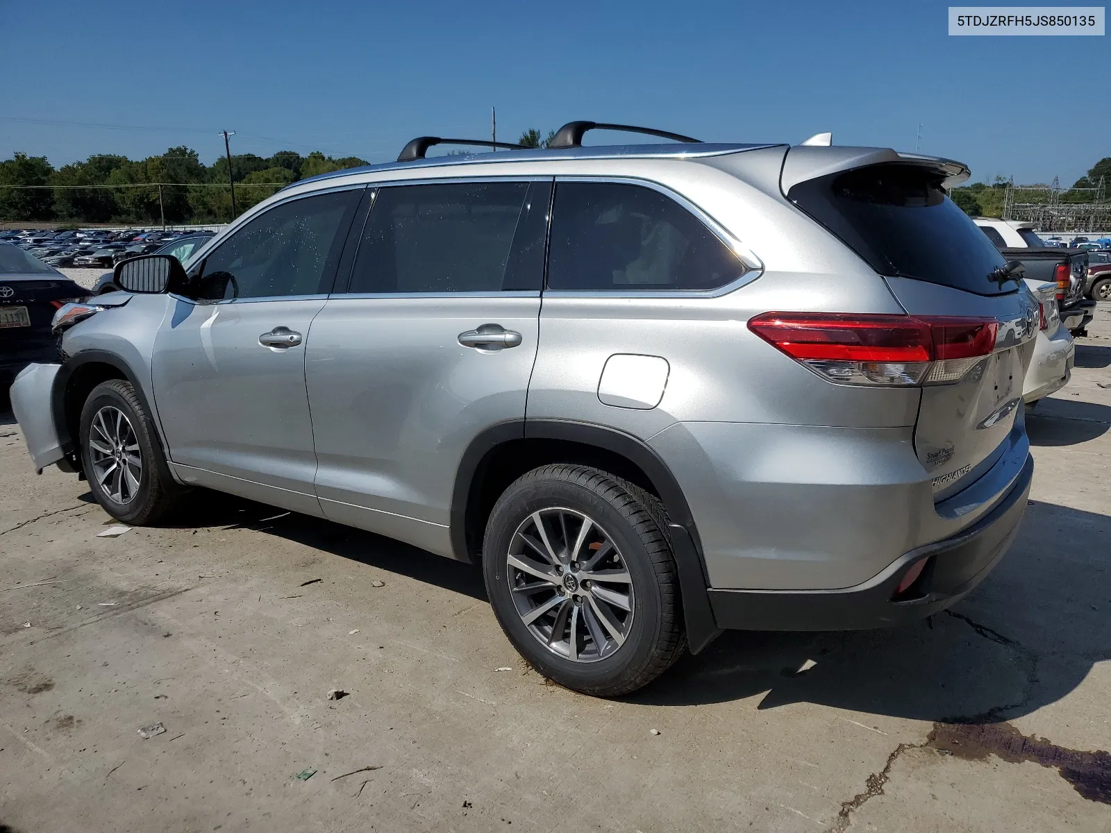 5TDJZRFH5JS850135 2018 Toyota Highlander Se