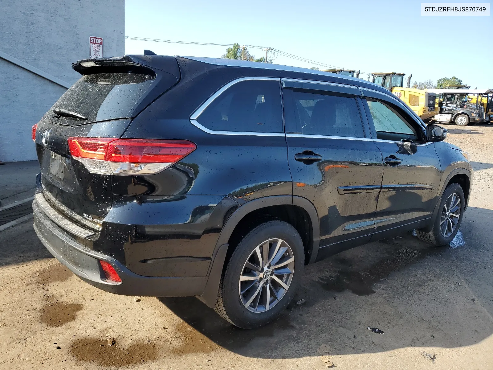 5TDJZRFH8JS870749 2018 Toyota Highlander Se