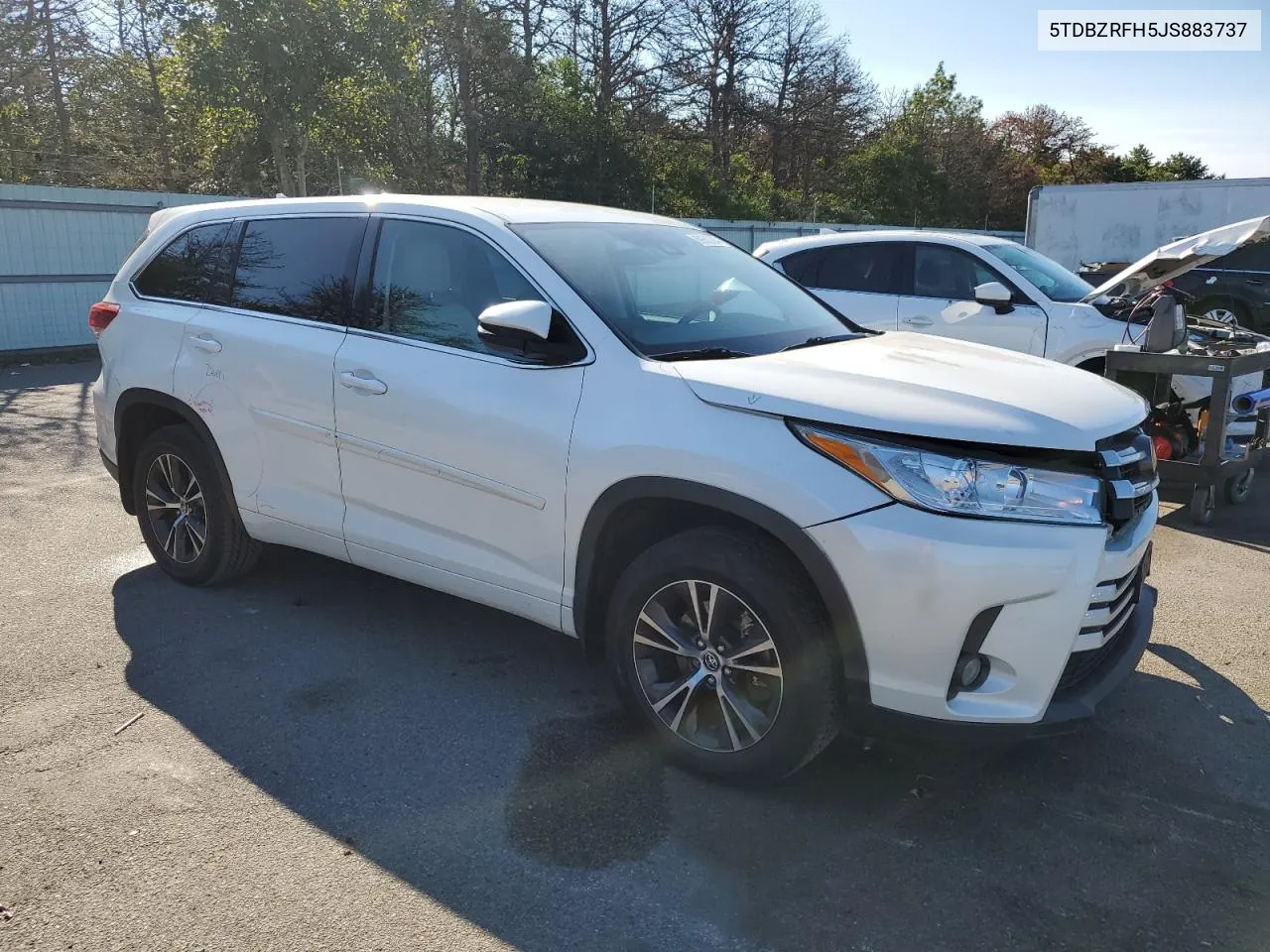 2018 Toyota Highlander Le VIN: 5TDBZRFH5JS883737 Lot: 69682884