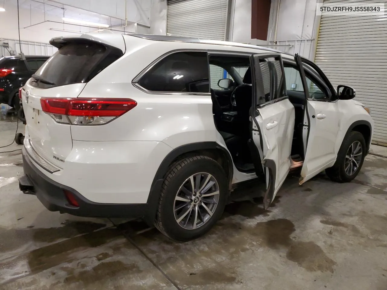 5TDJZRFH9JS558343 2018 Toyota Highlander Se