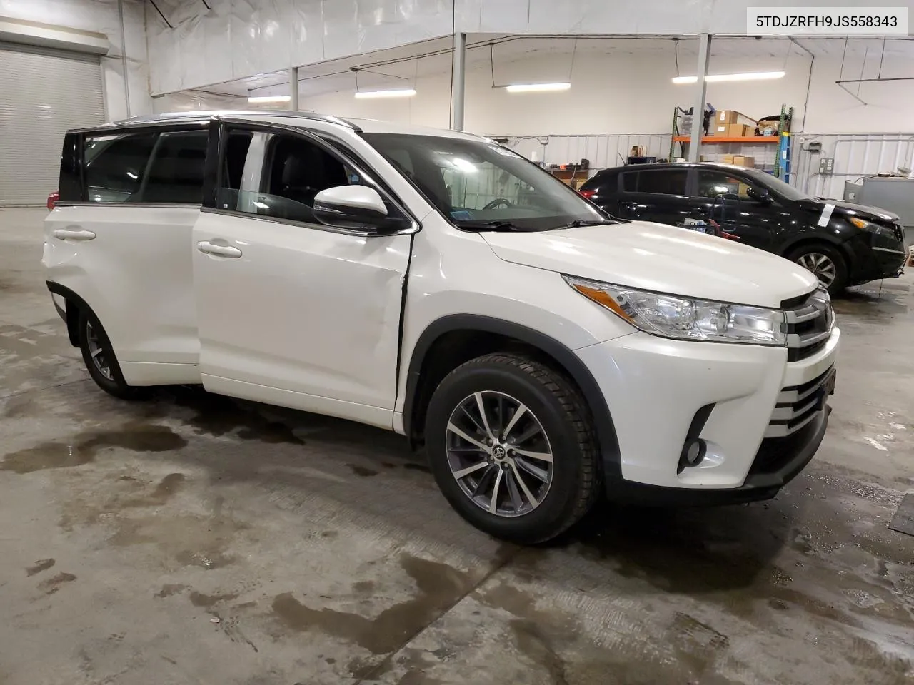 5TDJZRFH9JS558343 2018 Toyota Highlander Se