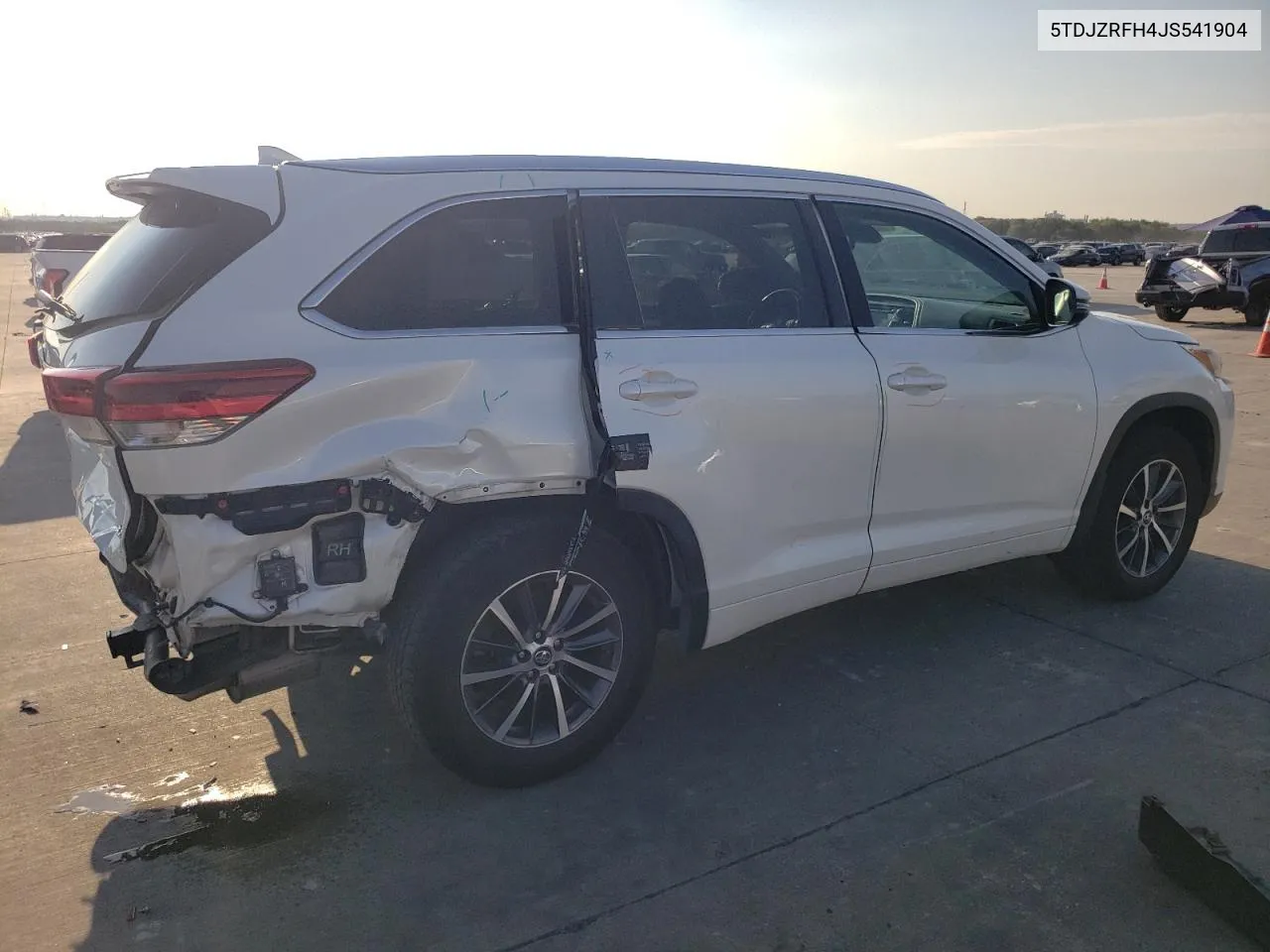 5TDJZRFH4JS541904 2018 Toyota Highlander Se