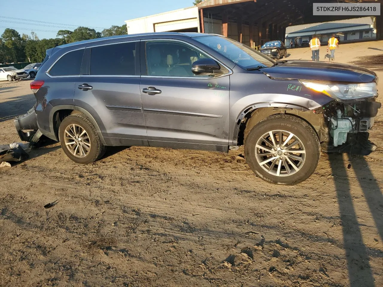 5TDKZRFH6JS286418 2018 Toyota Highlander Se