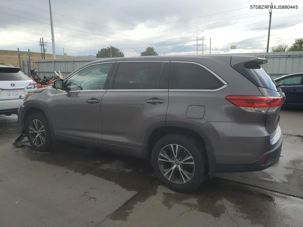 2018 Toyota Highlander Le VIN: 5TDBZRFHXJS880445 Lot: 71282174