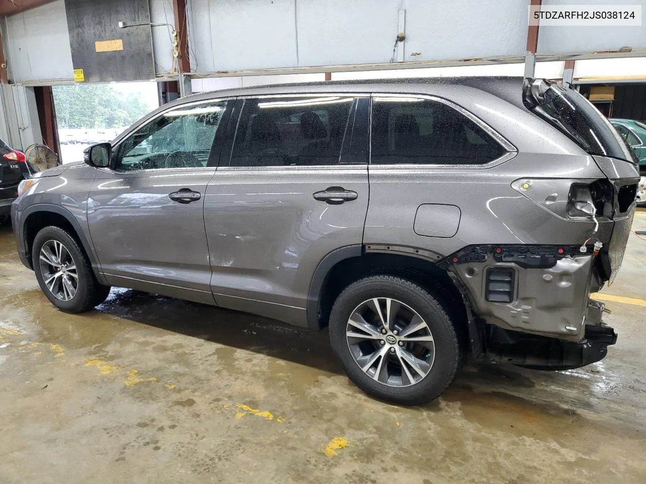 2018 Toyota Highlander Le VIN: 5TDZARFH2JS038124 Lot: 73044384