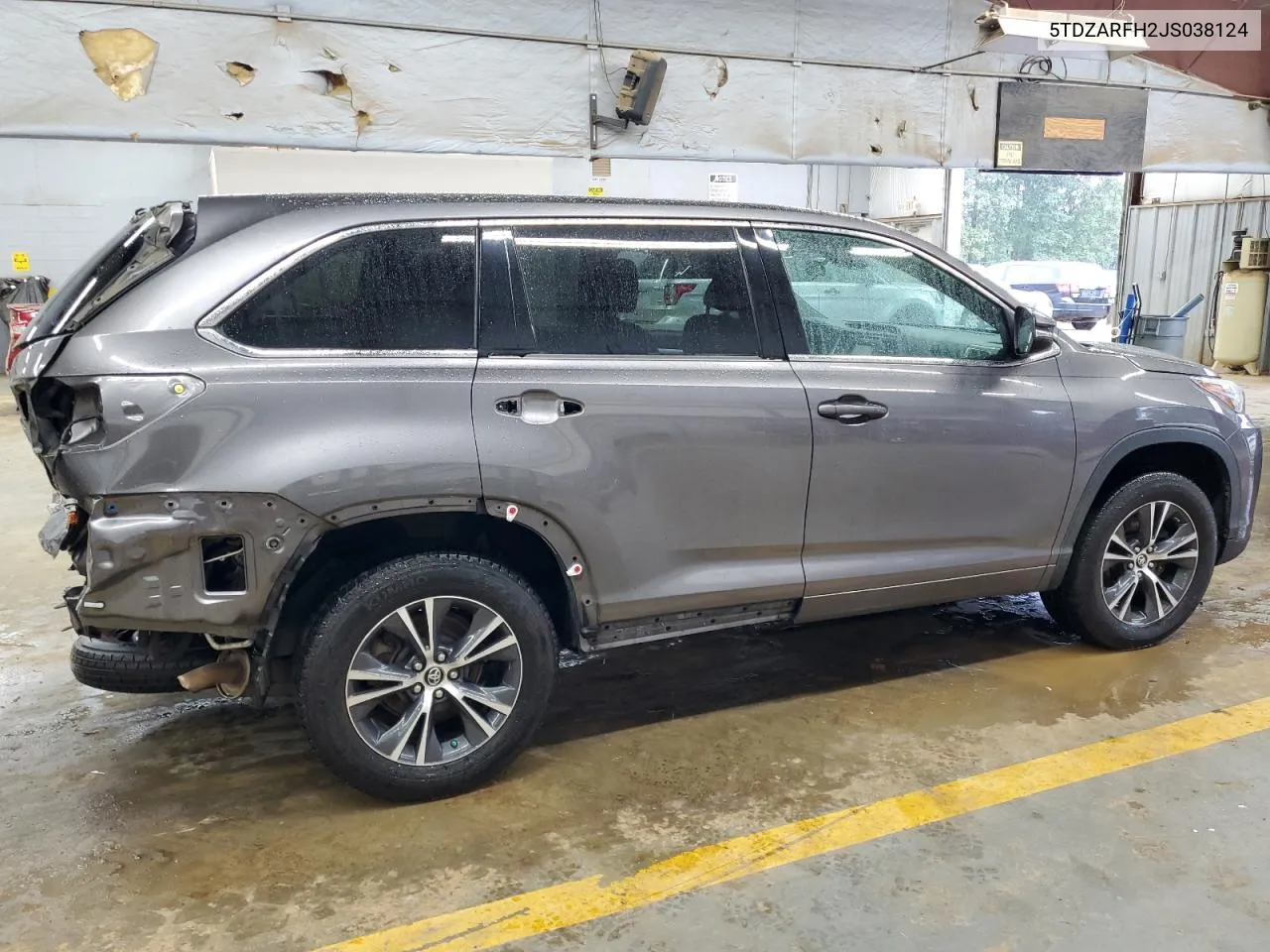 2018 Toyota Highlander Le VIN: 5TDZARFH2JS038124 Lot: 73044384