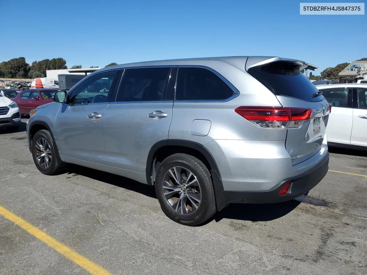 2018 Toyota Highlander Le VIN: 5TDBZRFH4JS847375 Lot: 76006424