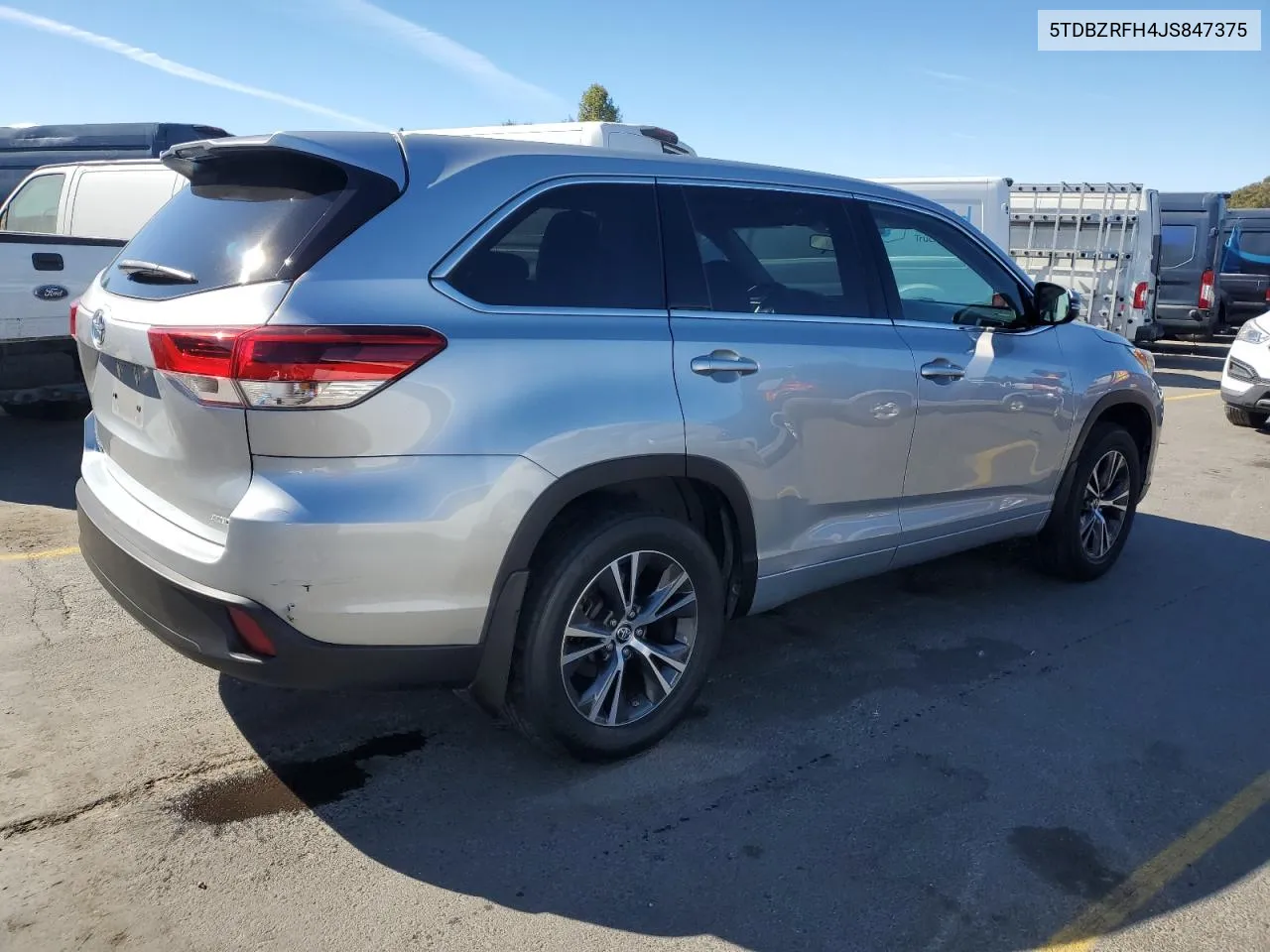 2018 Toyota Highlander Le VIN: 5TDBZRFH4JS847375 Lot: 76006424