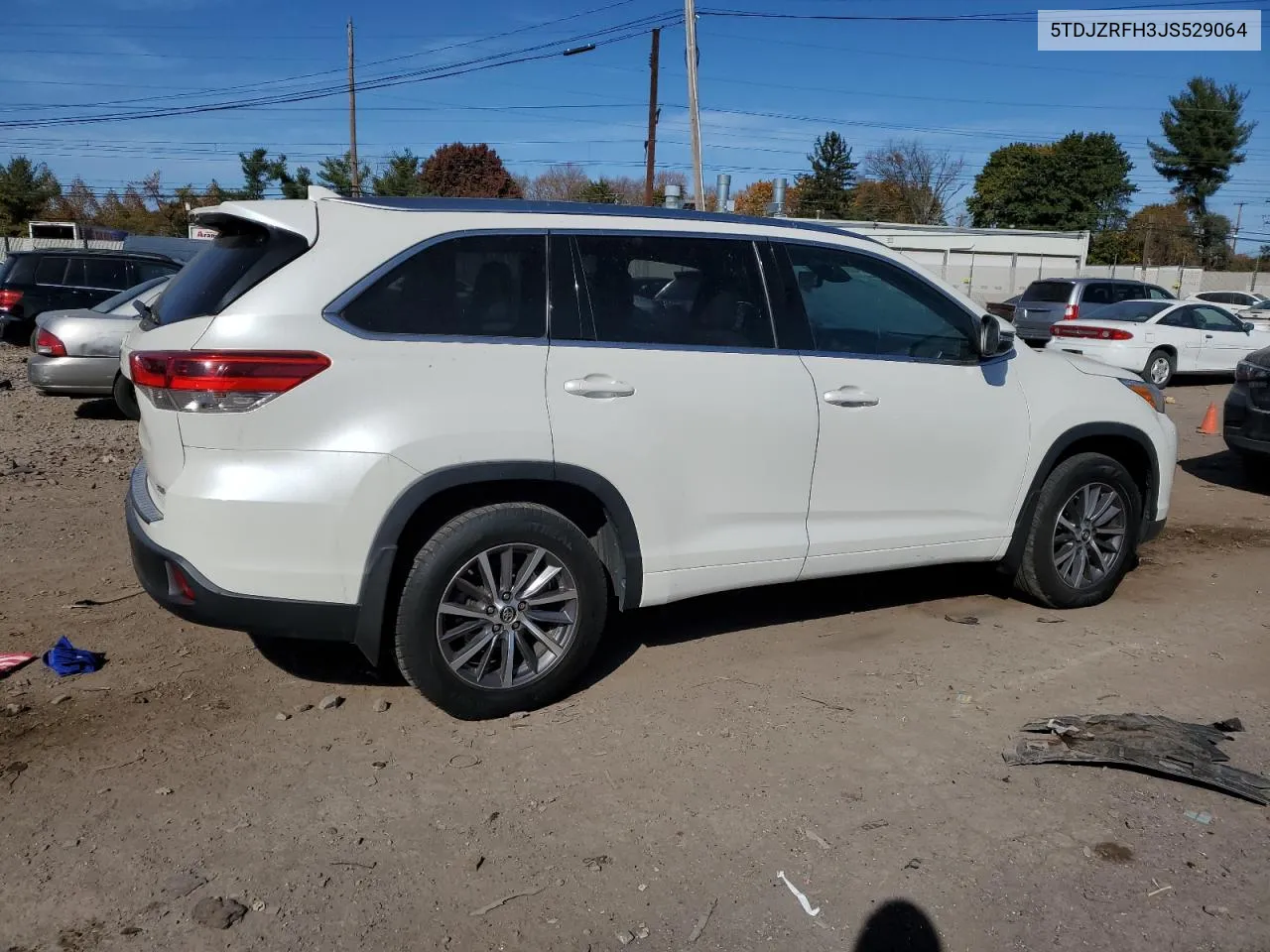 5TDJZRFH3JS529064 2018 Toyota Highlander Se