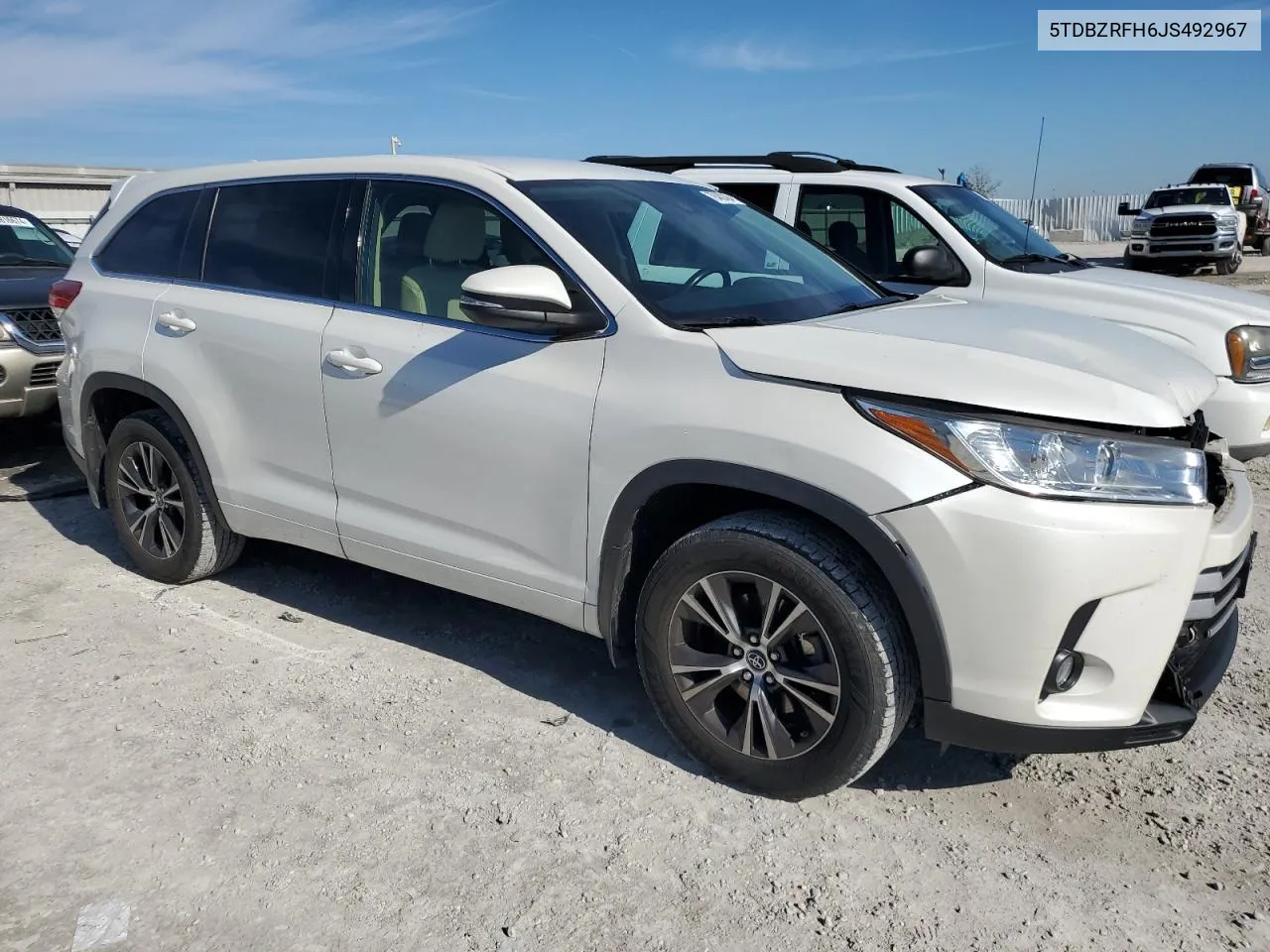 2018 Toyota Highlander Le VIN: 5TDBZRFH6JS492967 Lot: 79482494