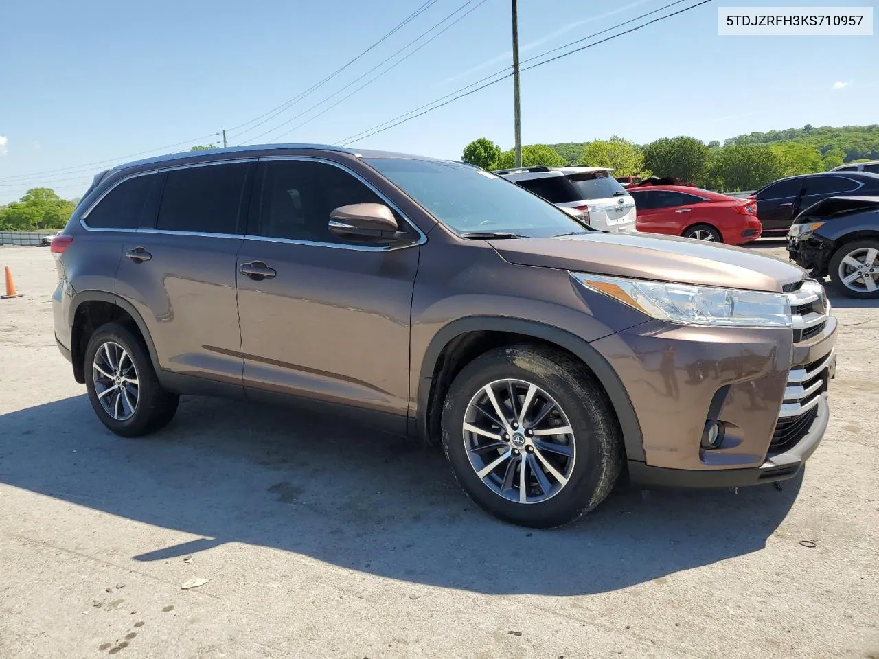 5TDJZRFH3KS710957 2019 Toyota Highlander Se