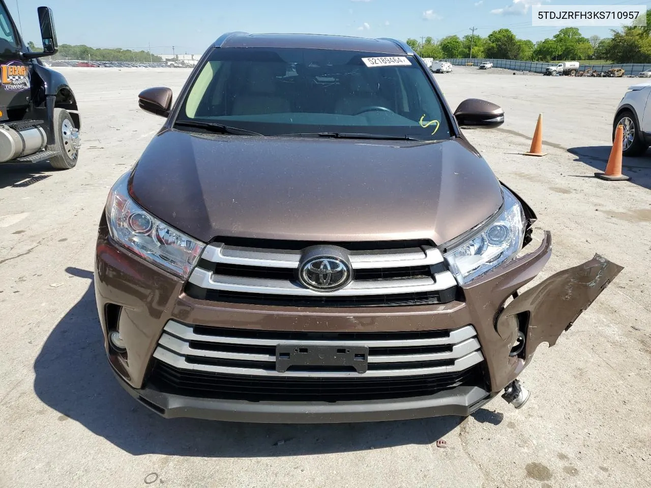 5TDJZRFH3KS710957 2019 Toyota Highlander Se