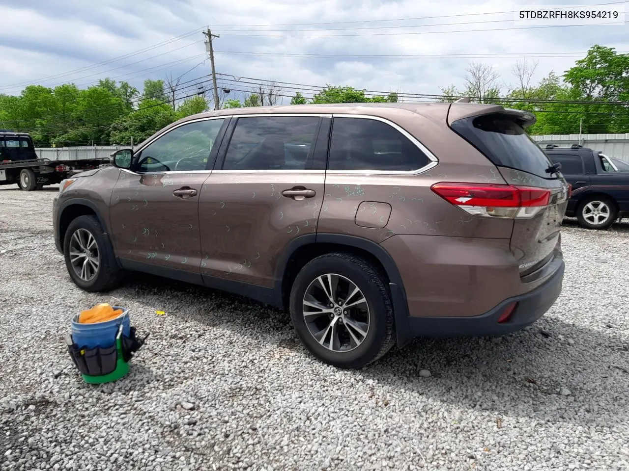 5TDBZRFH8KS954219 2019 Toyota Highlander Le