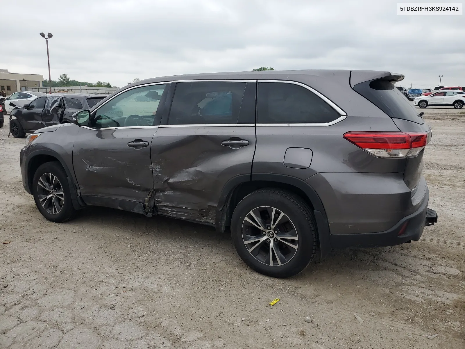 2019 Toyota Highlander Le VIN: 5TDBZRFH3KS924142 Lot: 54459814