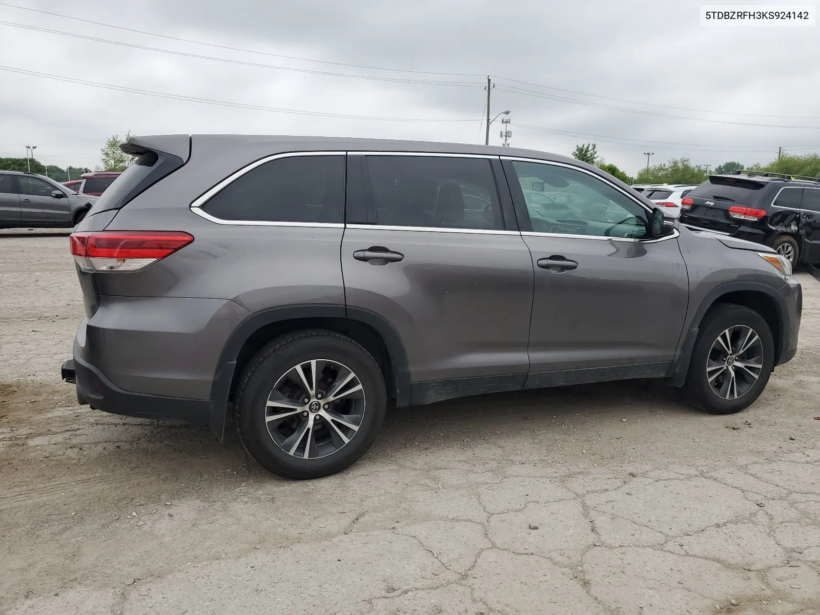 5TDBZRFH3KS924142 2019 Toyota Highlander Le