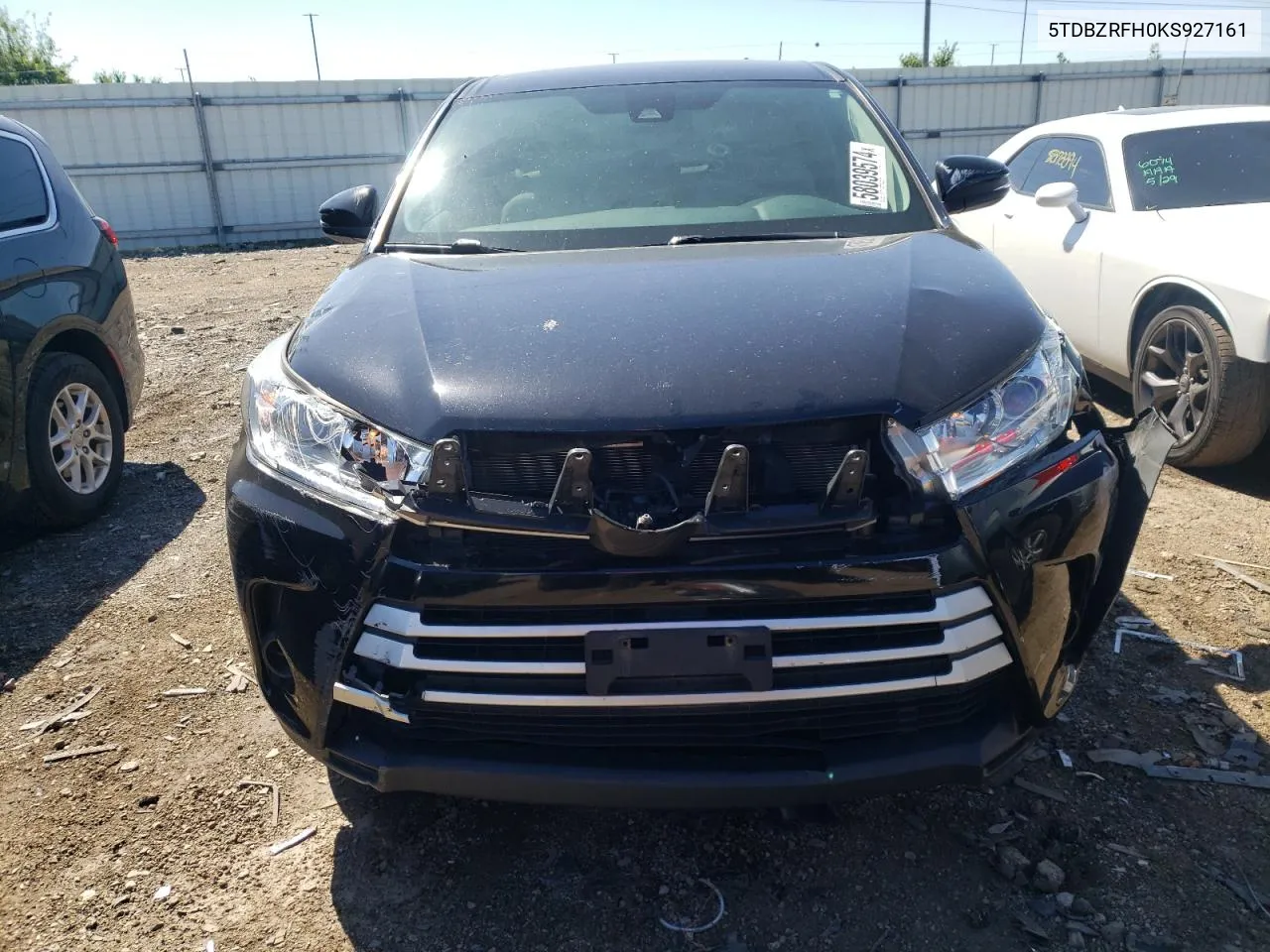 5TDBZRFH0KS927161 2019 Toyota Highlander Le