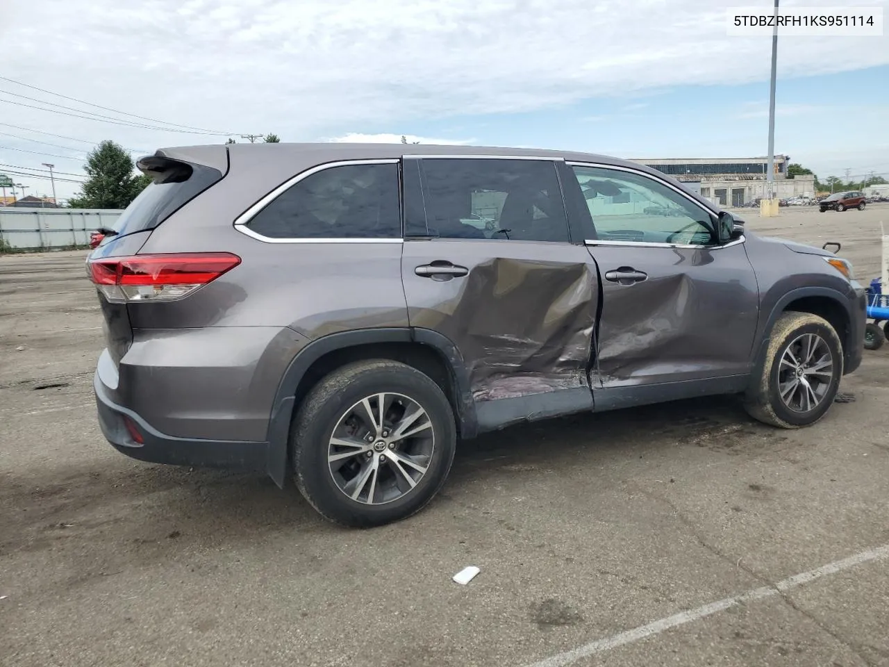 2019 Toyota Highlander Le VIN: 5TDBZRFH1KS951114 Lot: 61107504