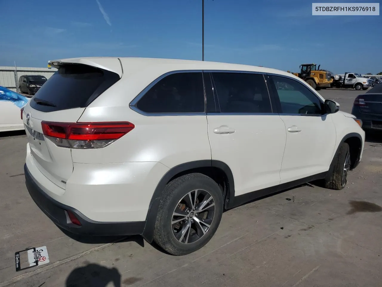 5TDBZRFH1KS976918 2019 Toyota Highlander Le