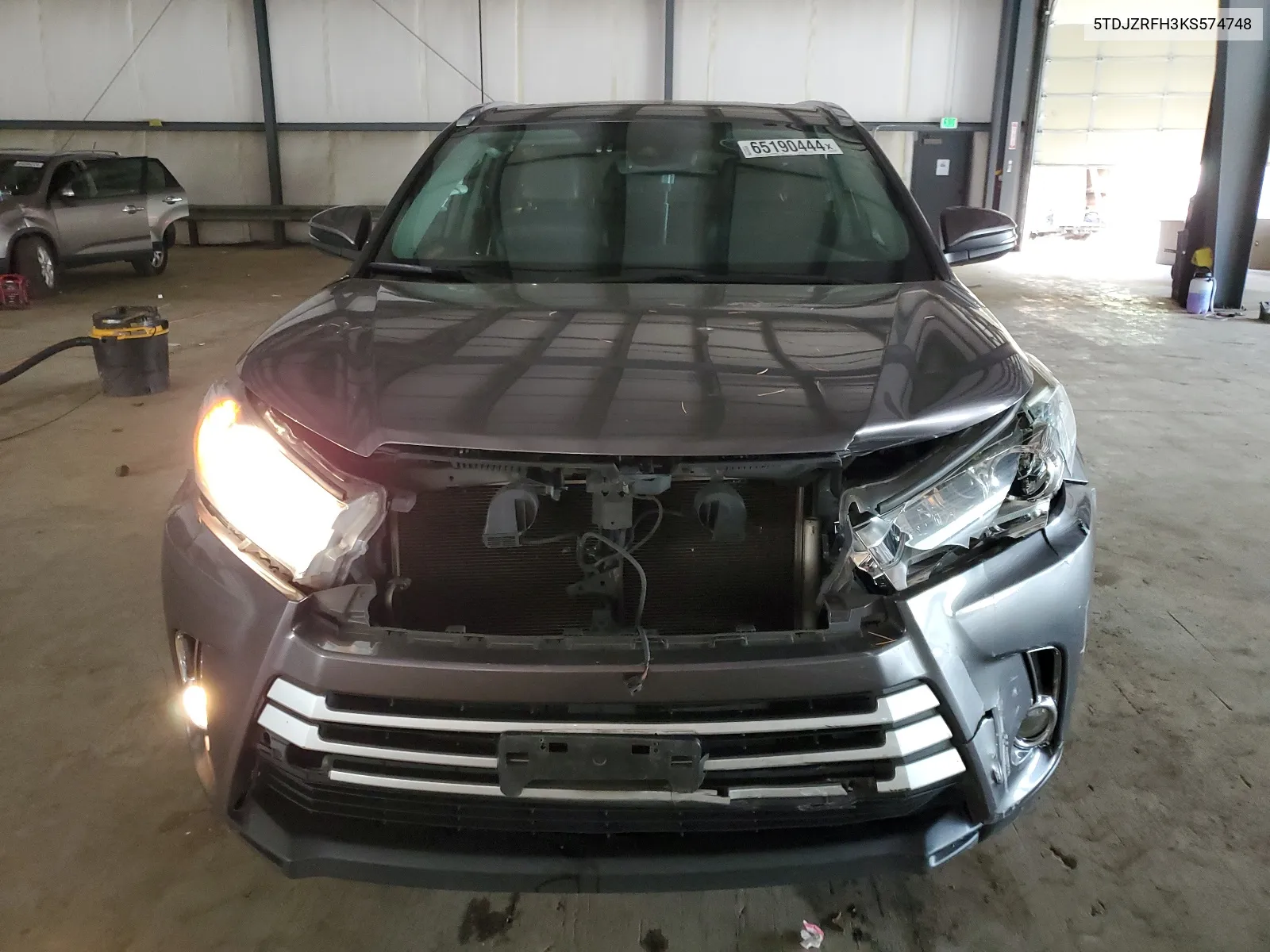 2019 Toyota Highlander Se VIN: 5TDJZRFH3KS574748 Lot: 65190444