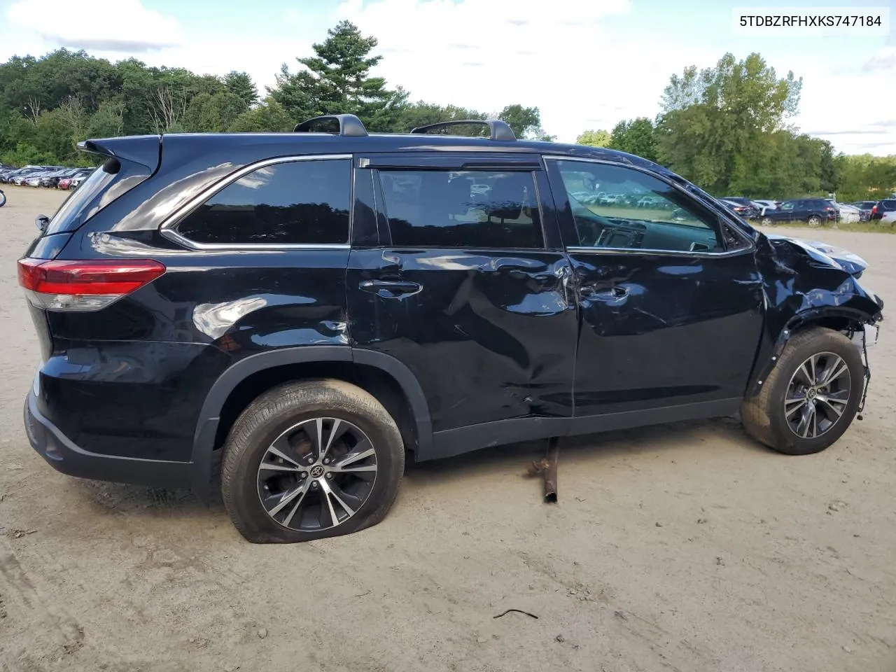 2019 Toyota Highlander Le VIN: 5TDBZRFHXKS747184 Lot: 67452304