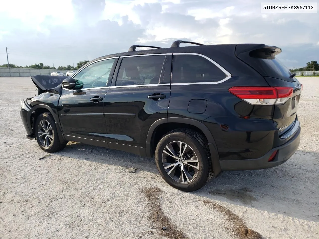 2019 Toyota Highlander Le VIN: 5TDBZRFH7KS957113 Lot: 68223854