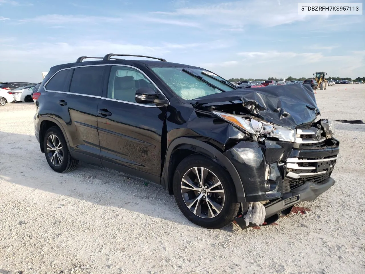 2019 Toyota Highlander Le VIN: 5TDBZRFH7KS957113 Lot: 68223854