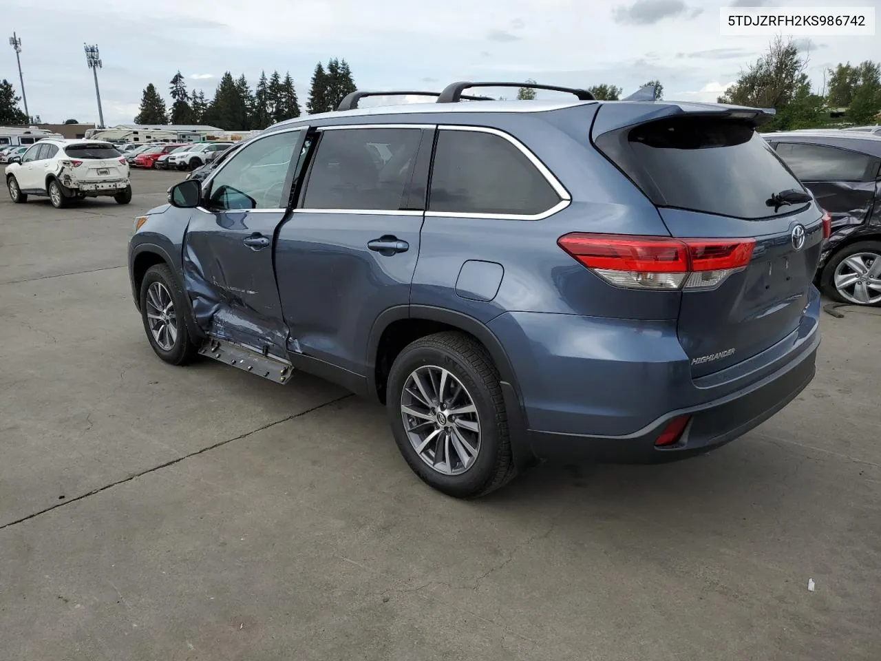 5TDJZRFH2KS986742 2019 Toyota Highlander Se