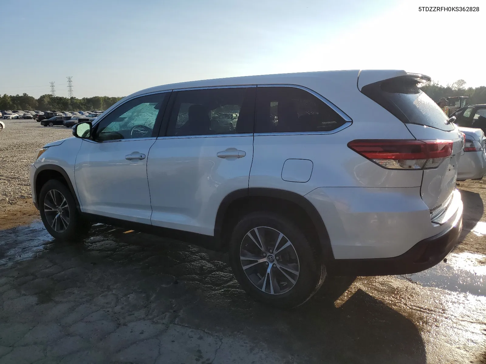 2019 Toyota Highlander Le VIN: 5TDZZRFH0KS362828 Lot: 68364064