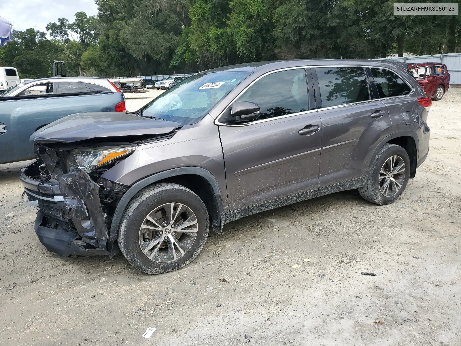 2019 Toyota Highlander Le VIN: 5TDZARFH9KS060123 Lot: 68826294