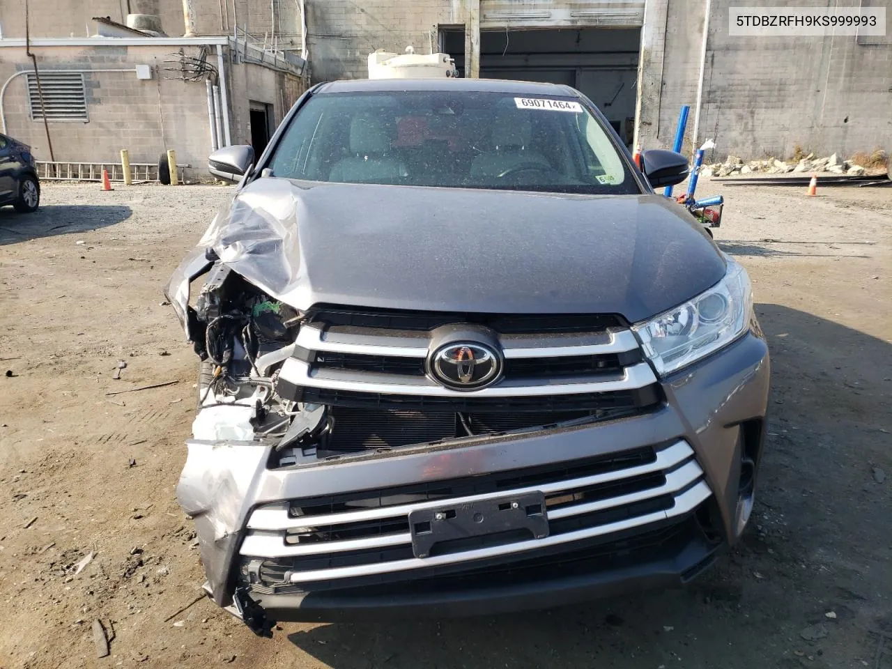 5TDBZRFH9KS999993 2019 Toyota Highlander Le