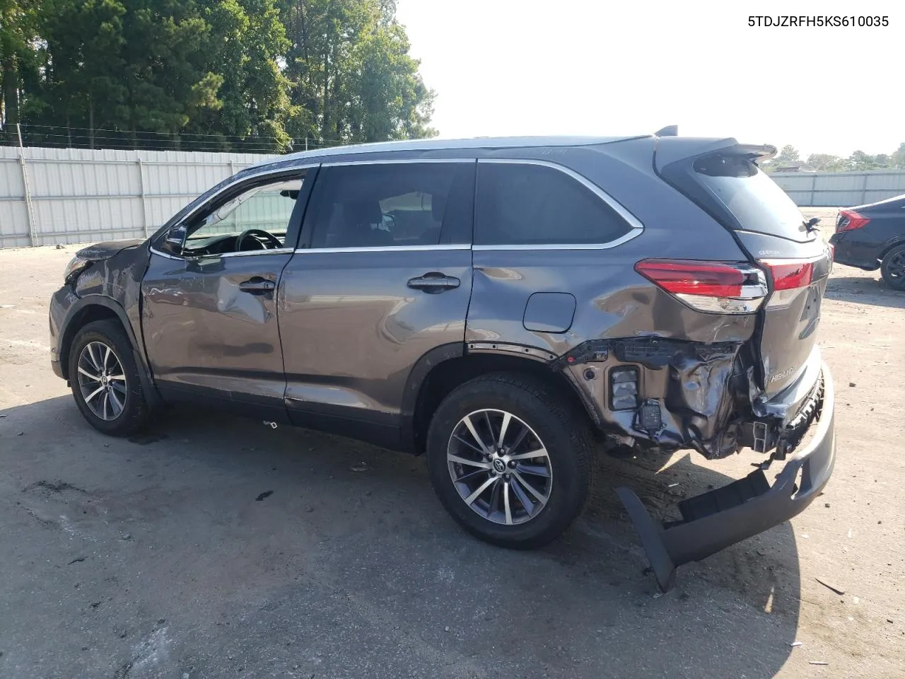 5TDJZRFH5KS610035 2019 Toyota Highlander Se