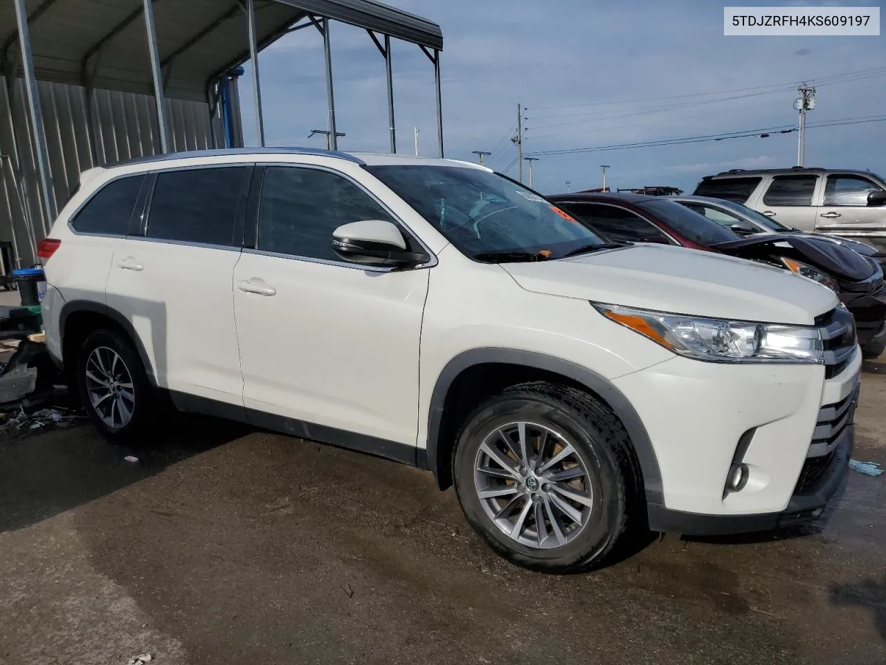 5TDJZRFH4KS609197 2019 Toyota Highlander Se