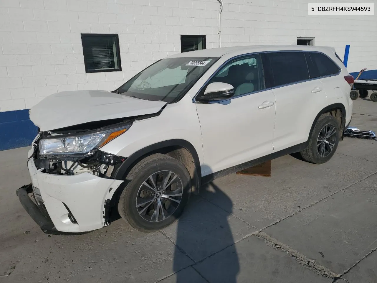 2019 Toyota Highlander Le VIN: 5TDBZRFH4KS944593 Lot: 70055544