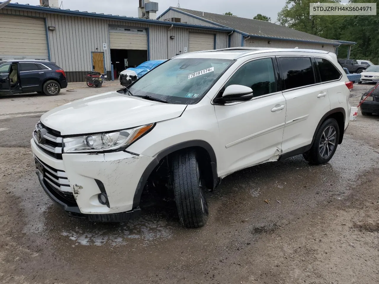 5TDJZRFH4KS604971 2019 Toyota Highlander Se