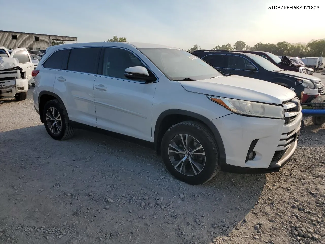 2019 Toyota Highlander Le VIN: 5TDBZRFH6KS921803 Lot: 70302184